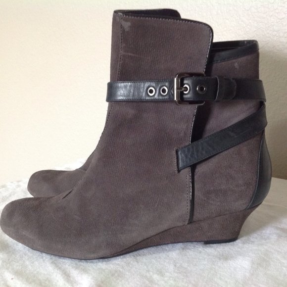 Rockport Shoes - Rockport grey suede low wedge booties 9